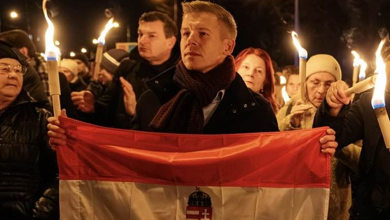 Kvůli Benešovým dekretům se konala demonstrace před slovenskou ambasádou v Budapešti